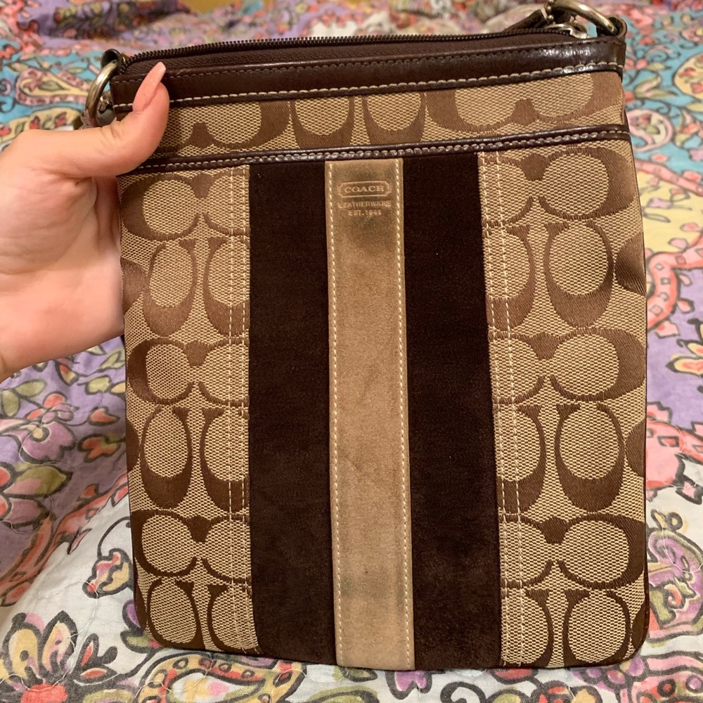 Coach bag over the shoulder